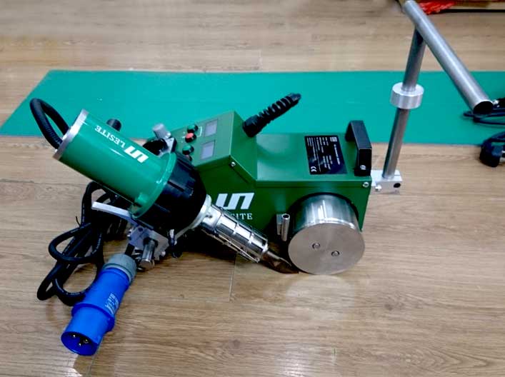 m&aacute;y h&agrave;n s&agrave;n nhựa tự động Lesite