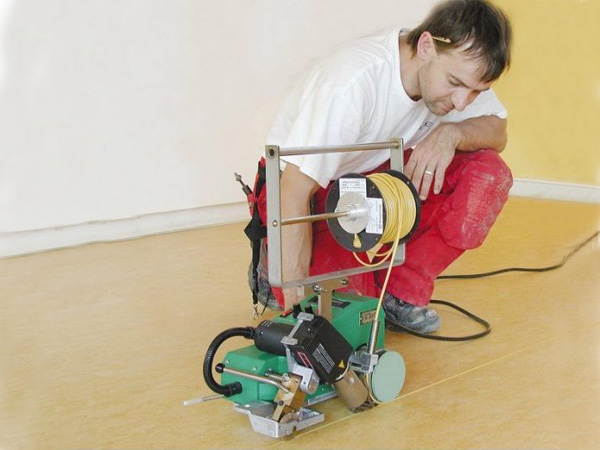 M&aacute;y h&agrave;n s&agrave;n nhựa vinyl tự động