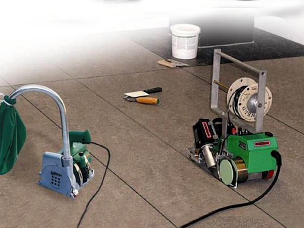 M&aacute;y h&agrave;n s&agrave;n nhựa tự động Uniflooer E của Leister Thụy Sỹ